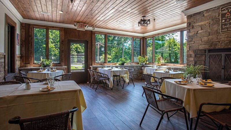 Side dining room with set tables